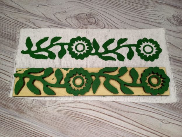 17.554 Вибійка з ручкою "Квітка  1950  "