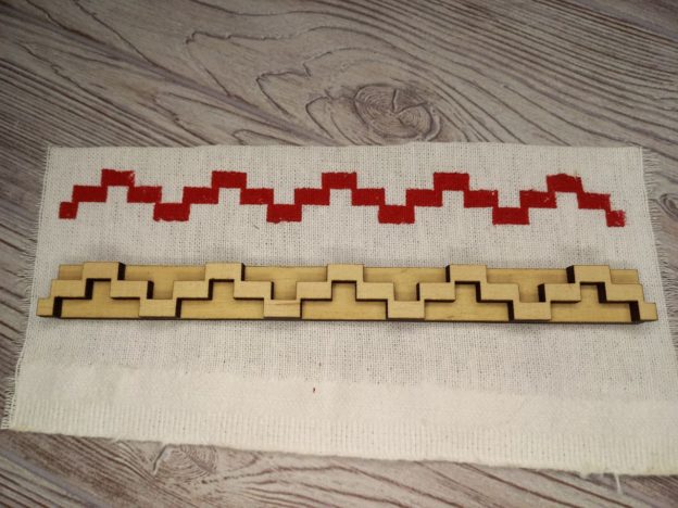 17.559 Вибійка з ручкою “Бордюр  змійка"