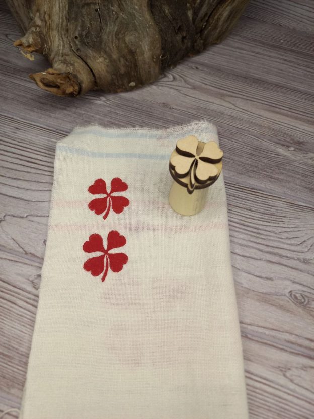 17.568 Вибійка “Конюшина  ” з ручкою